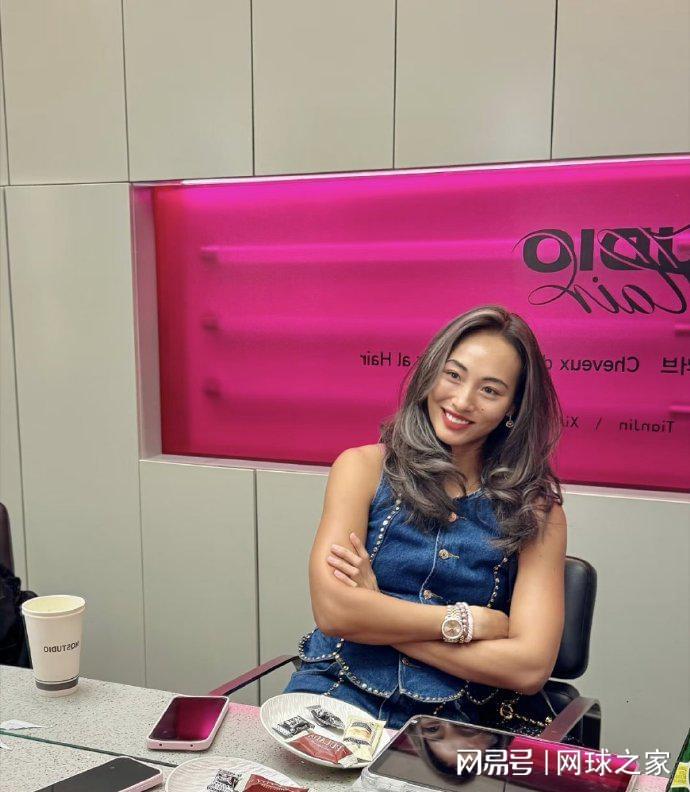 比赛还是两, 出局, 尽管从她在 比赛还是两, 出局, 尽管从她在