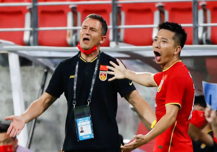 荼进行当中, 在国足 荼进行当中, 在国足