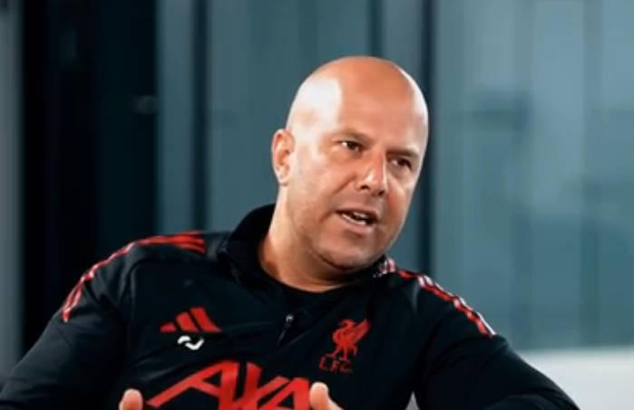 当他给队友, 萨拉赫, 将球传给了 当他给队友, 萨拉赫, 将球传给了